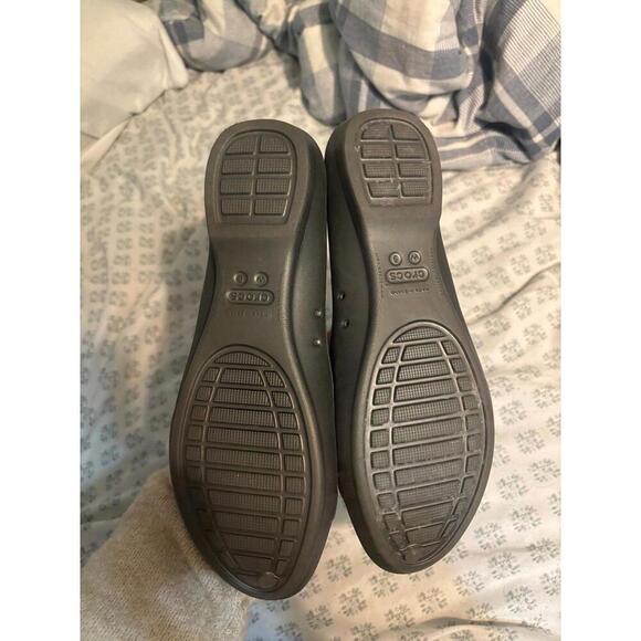 Crocs Medallion Flats Size 9 - Picture 2 of 6